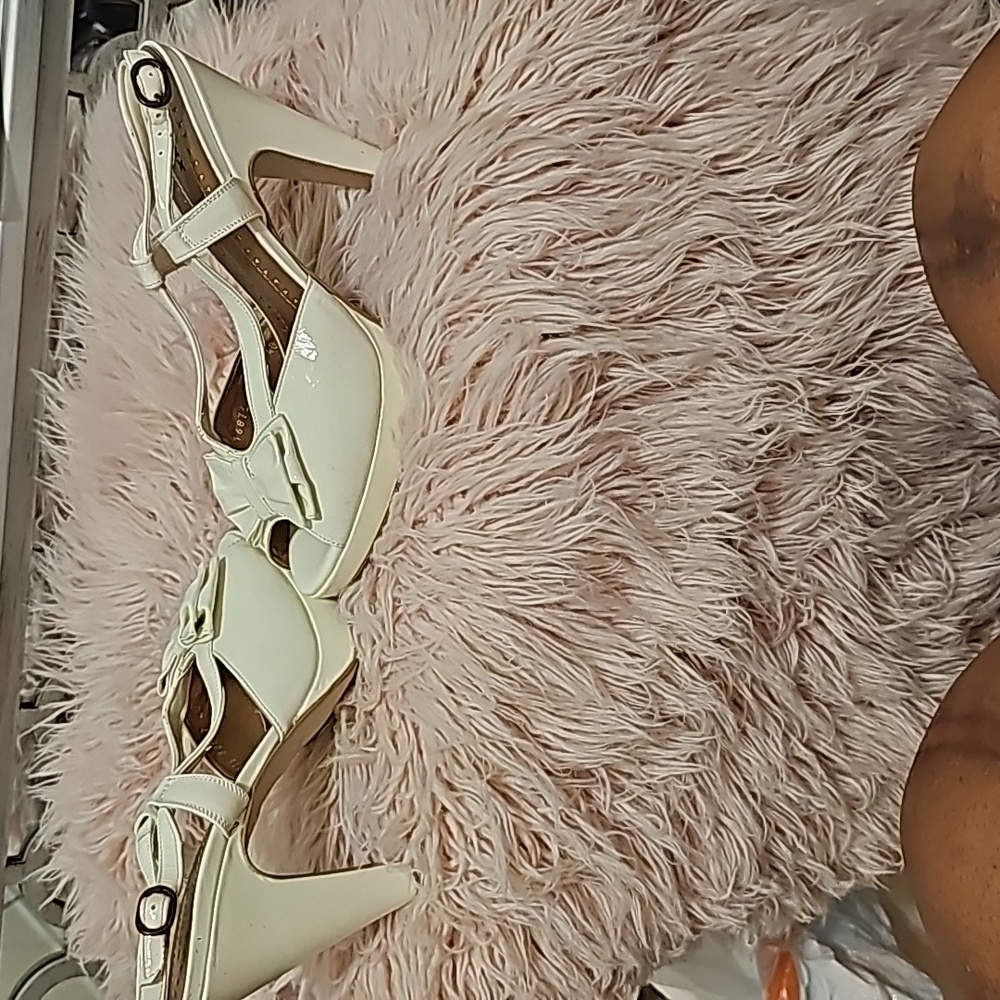 Patent high heel bow sandal